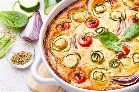 Illustration: clafoutis salé d’été avec légumes variés
