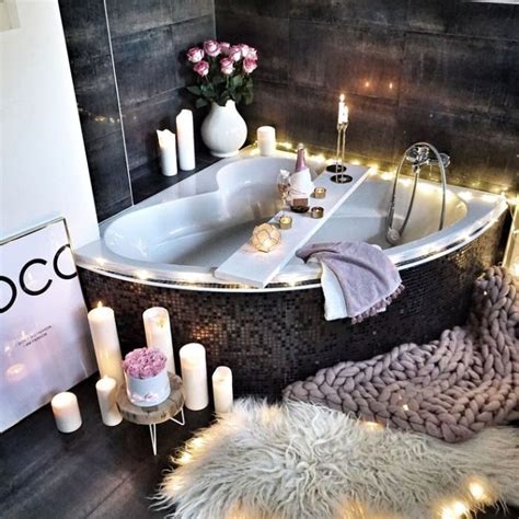 Salle de bain zen avec bougies