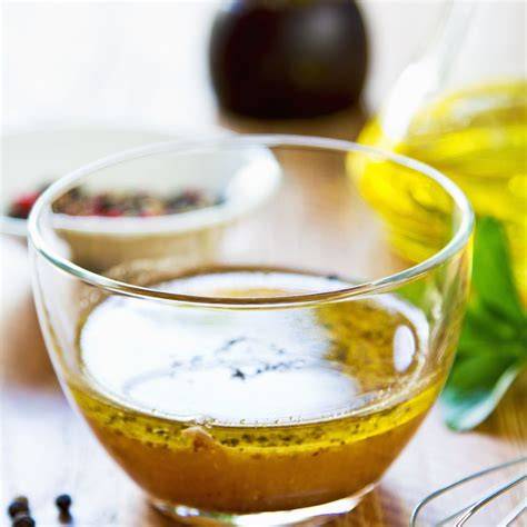 Infographie: proportions d'ingrédients et étapes de la vinaigrette