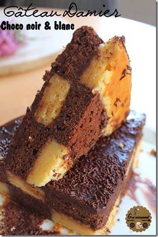 image de damier chocolat blanc et noir prêt à servir