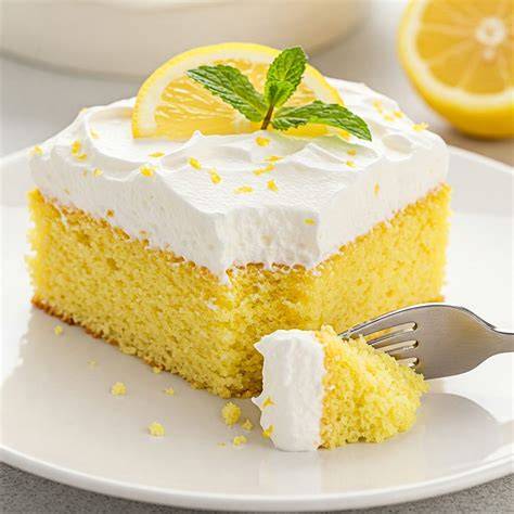 Schéma d’assemblage du lemon poke cake avec trous et remplissage