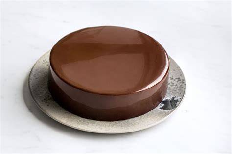 Illustration d’un entremet glacé avec glaçage miroir brillant