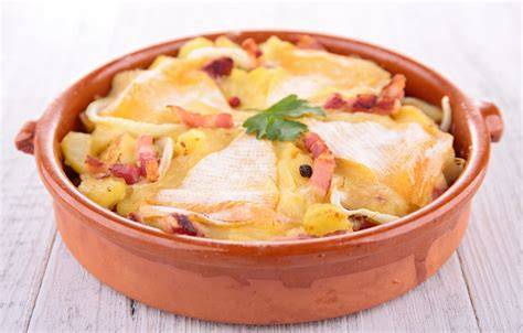 Infographie: étape par étape de la tartiflette au brie et miel