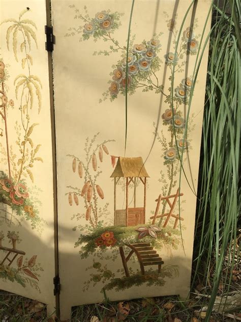 Exemple de verre églomisé avec décor de chinoiseries