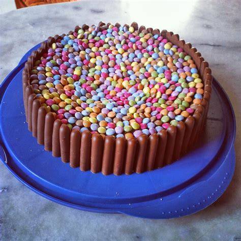 gâteau chocolate décor Fingers et Smarties