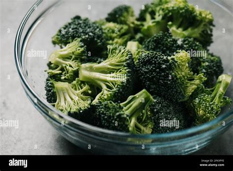 Brocoli frais et bouquets de brocoli