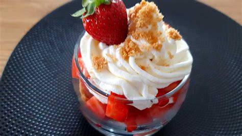 image_coupe_fraises_meringue_groseilles.png