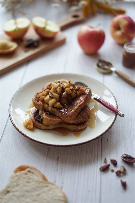 image brunch pain perdu pommes noix caramel