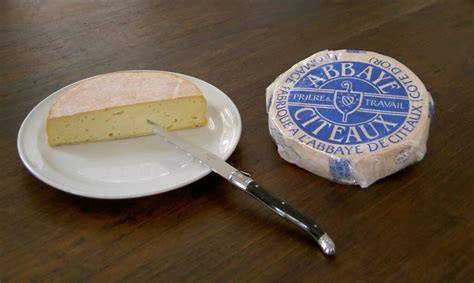 Fromage de Cîteaux affiné à l’abbaye et images des ronds de Chaource