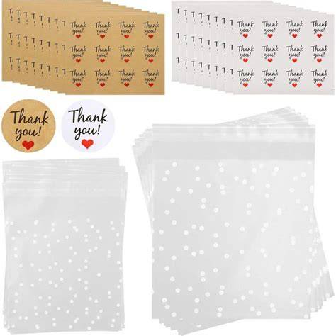 Illustration: gamme de sachets à bonbons blancs et kraft, détails dorés et transparence