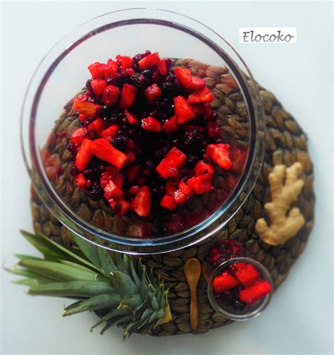 Ananas, fruits rouges et grenade