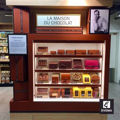 image de vitrines de chocolat dans boutique