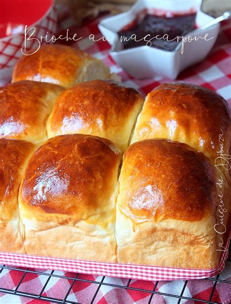Brioche au mascarpone façonnée en couronne