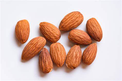 gros plan amandes et étoiles sablées