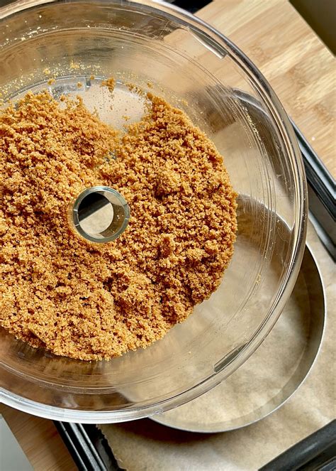 image d'une base biscuitée prête à être démoulée