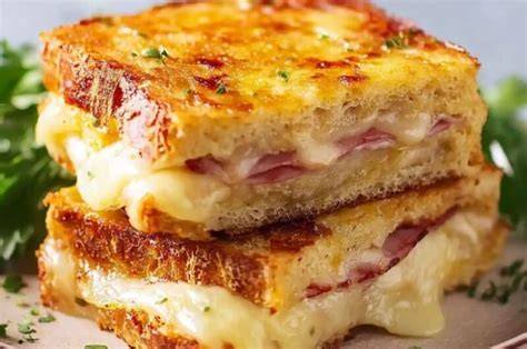 Schéma des couches d’un croque-monsieur sans béchamel: pain, crème mêlée, fromages, jambon, puis pain