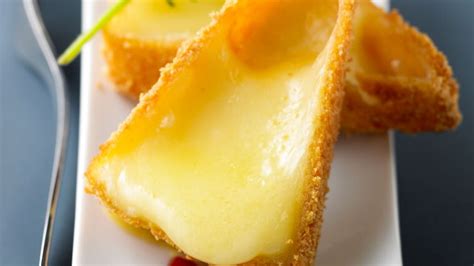 Brie pané doré à la poêle