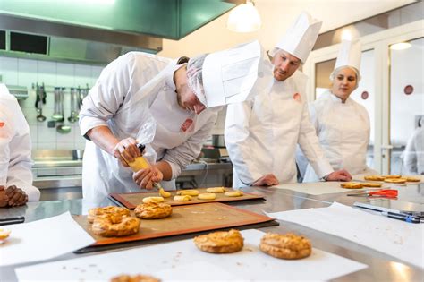 Infographie: Parcours type d’un pâtissier au Luxembourg (formation, expériences, postes)