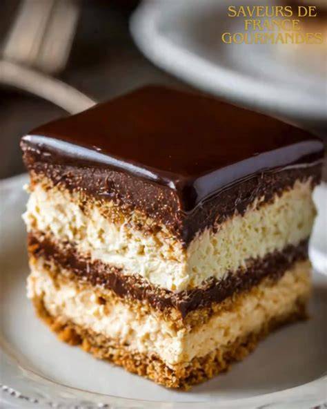 Diagramme des couches du tiramisu: biscuits - crème - biscuits - crème - cacao