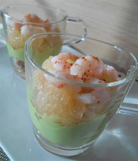 Verrines d'avocat avec pamplemousse