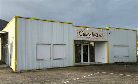 Façade de la chocolaterie Just SnackMates à Privas