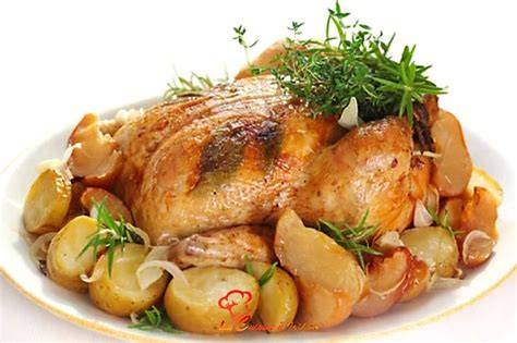 Poulet rôti et girolles sur pommes de terre