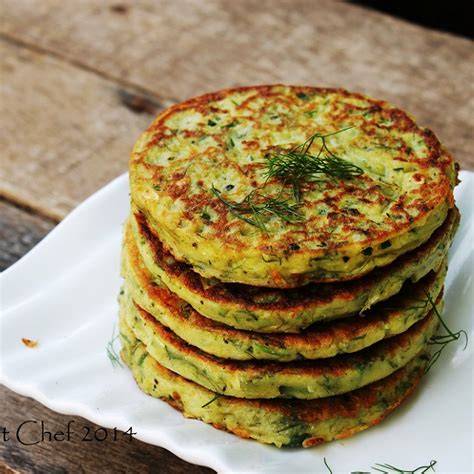 Schéma illustrant la préparation pas à pas des pancakes courgette feta