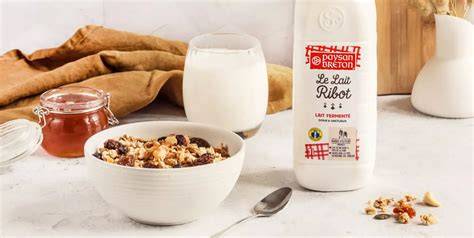 Infographie: Avantages du lait ribot pour les pancakes (texture moelleuse, aération, douceur)