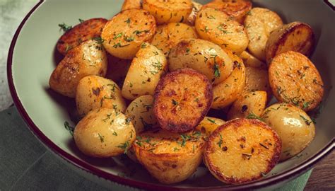 Pommes de terre rôties au four avec thym