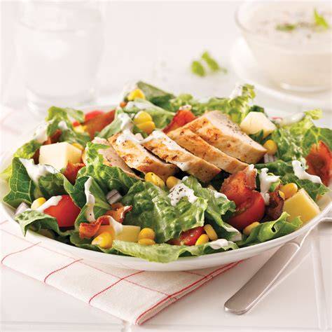 Salade composée avec poulet rôti