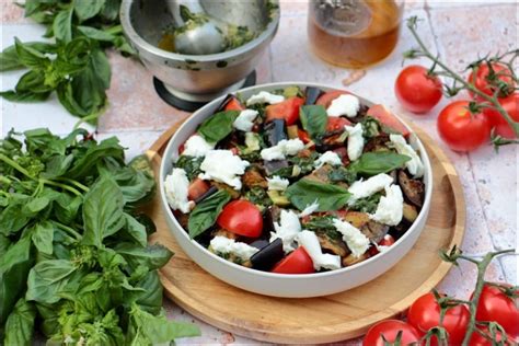Aubergines rôties avec tomates et mozzarella
