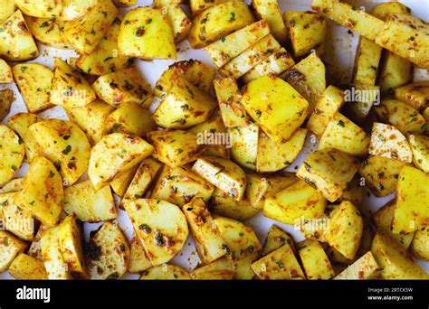 Bâtonnets de pommes de terre prêts à être cuits