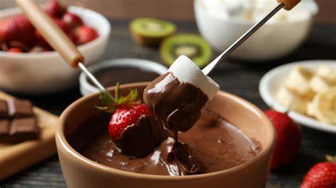 Image: chocolat fondant en fondue avec fruits