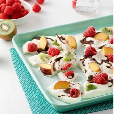 Gros biscuit pizza glacé garni de fruits