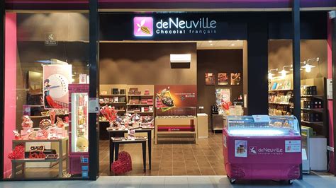 Vitrine et assortiment de chocolats De Neuville Montauban