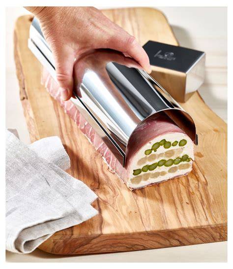 Schéma du montage couche par couche dans le moule à bûche