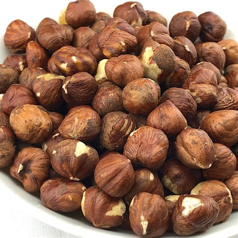 Noisettes entières avec leur peau