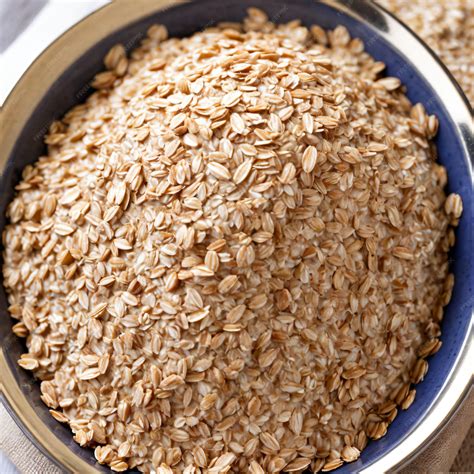 bol de flocons d'avoine et de noisettes