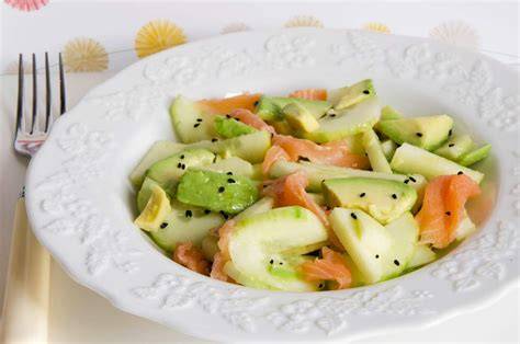 Salade saumon concombre pomme présentation