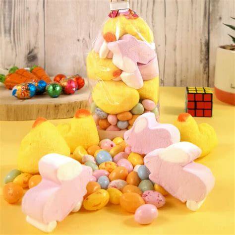 Présentoirs de bonbons de Pâques et œufs en carton