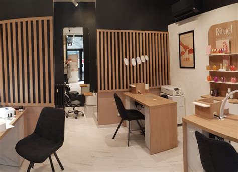 onglerie et ambiance studio Six-Fours