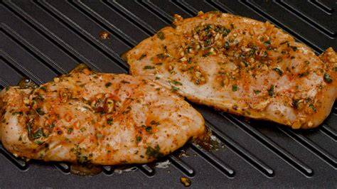 Schéma de cuisson de poulet mariné à la plancha et au barbecue