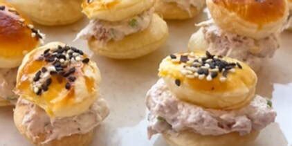 Pâte feuilletée détaillée en formes de bouchées