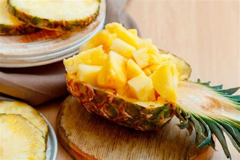 Ananas frais coupé en dés
