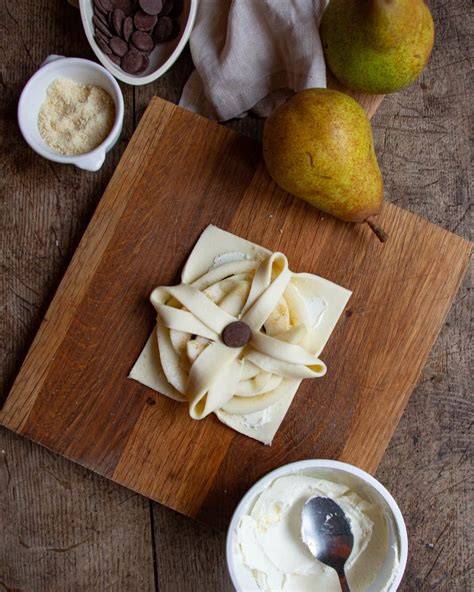 pâte feuilletée et garniture chocolat poire