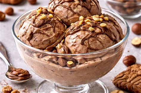 éclats de chocolat et noisettes glace maison