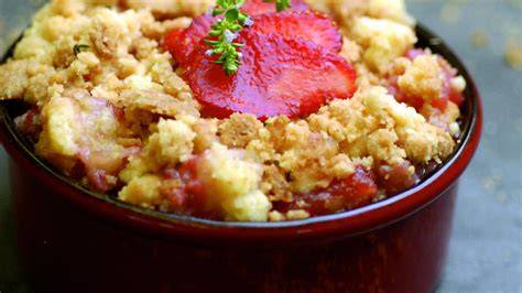 dessert crumble pommes fraises étape claire