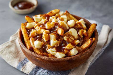 Tableau comparatif: origines possibles de la poutine et leurs régions