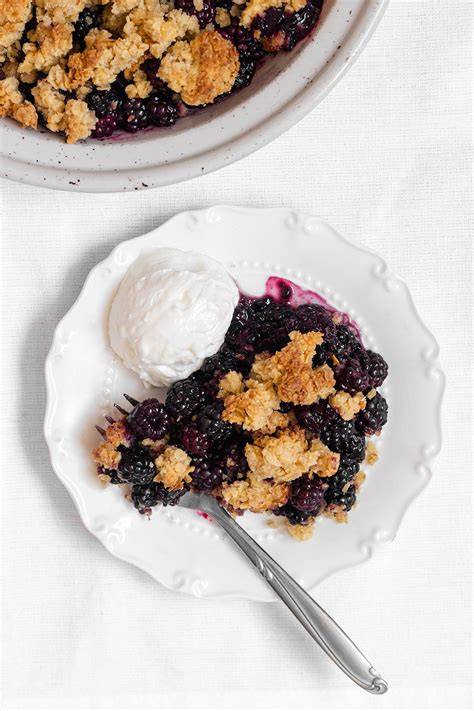 Infographie: ingrédients crumble mûres vegan