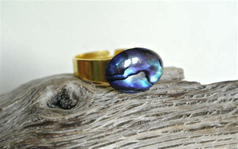 Bijoux en nacre aux reflets irisés